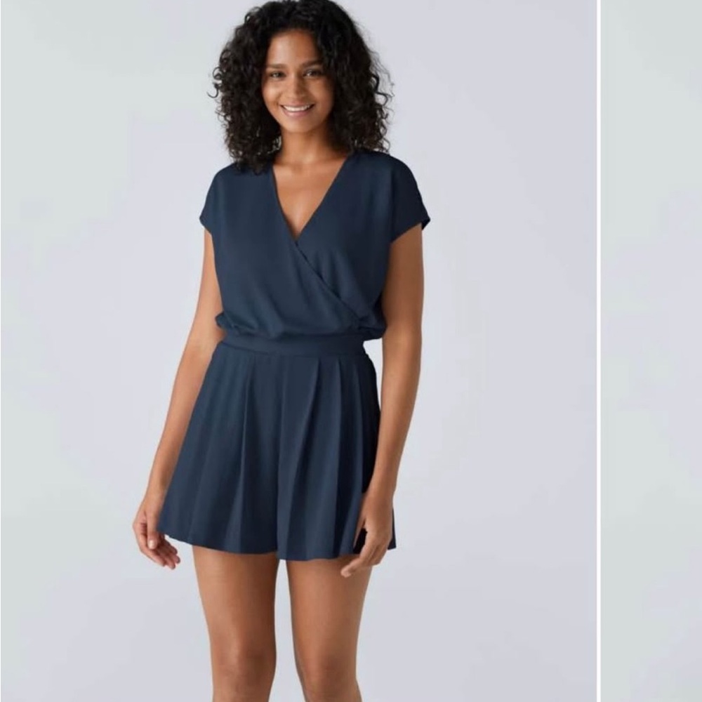NWT Halara Surplice V Neck Romper Jumpsuit. Stretchy. Pockets. Medium. - Picture 2 of 7